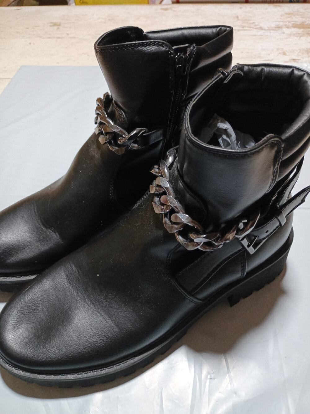 Women's Ankle Boots Gbg Los Angeles With Front Chain Size 9